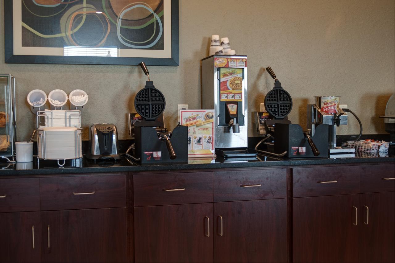 Cobblestone Hotel And Suites - Jefferson Bagian luar foto