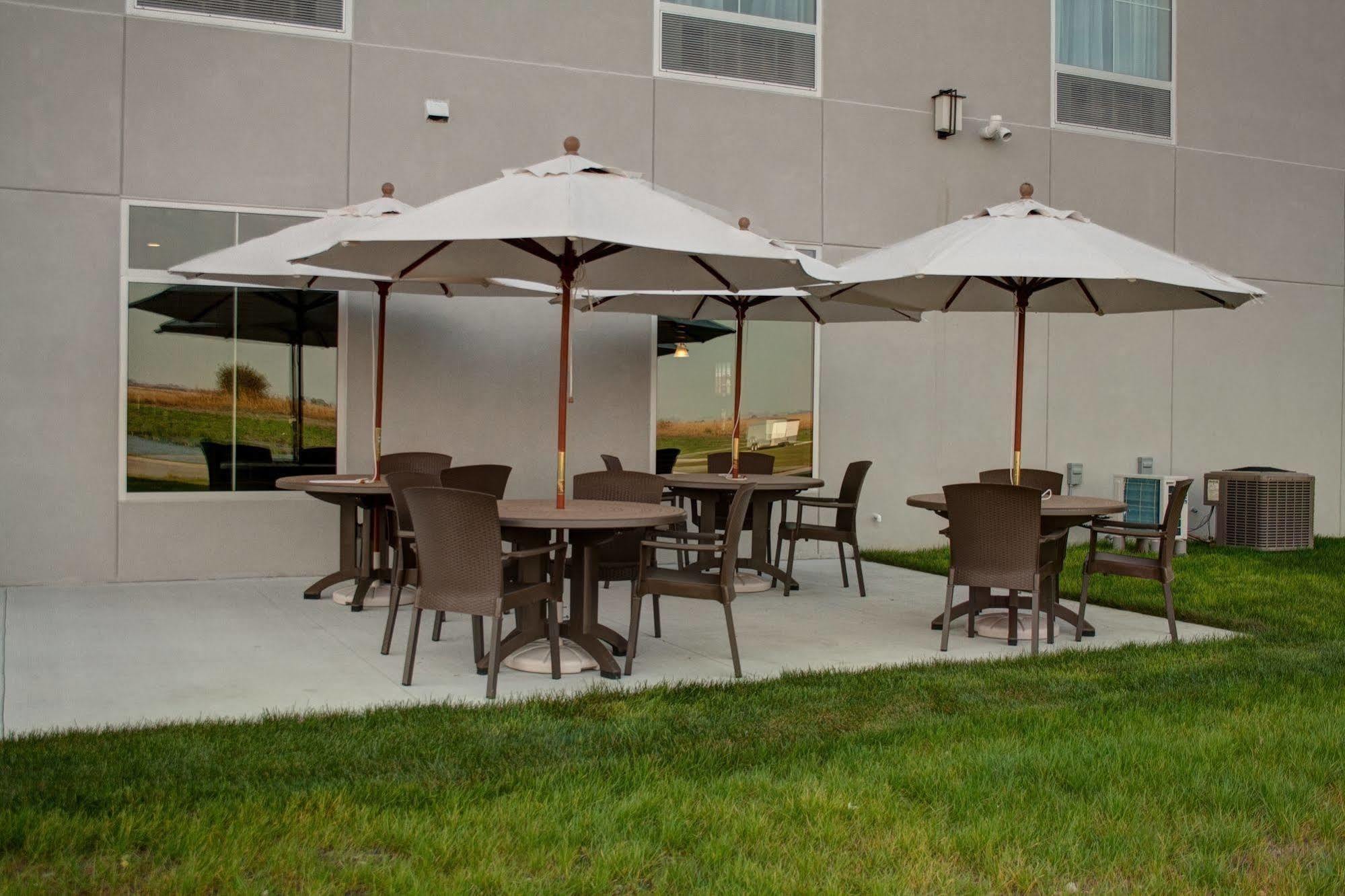 Cobblestone Hotel And Suites - Jefferson Bagian luar foto